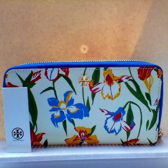 TORY BURCH Handbags - TORY BURCH Continental Wallet